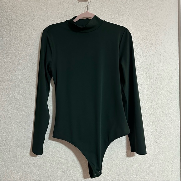 Express Tops - Express Body Contour Green Cut-Out Back Long Sleeve‎ Mock Neck Bodysuit Size L